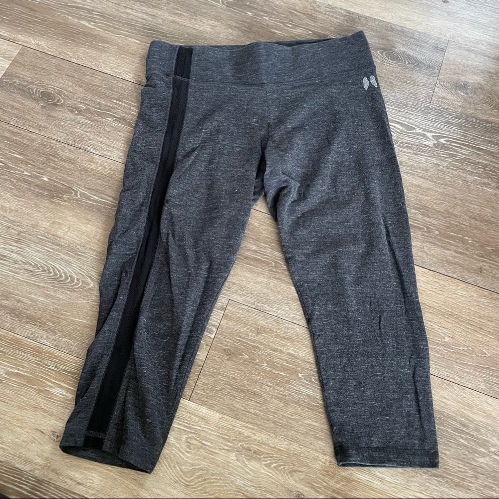 Victoria’s Secret Capri Mesh Detail Legging